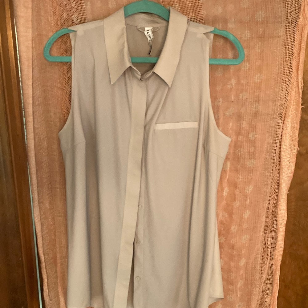 Top-Atheleta tailored long sleeveless light gray button down, office or beach